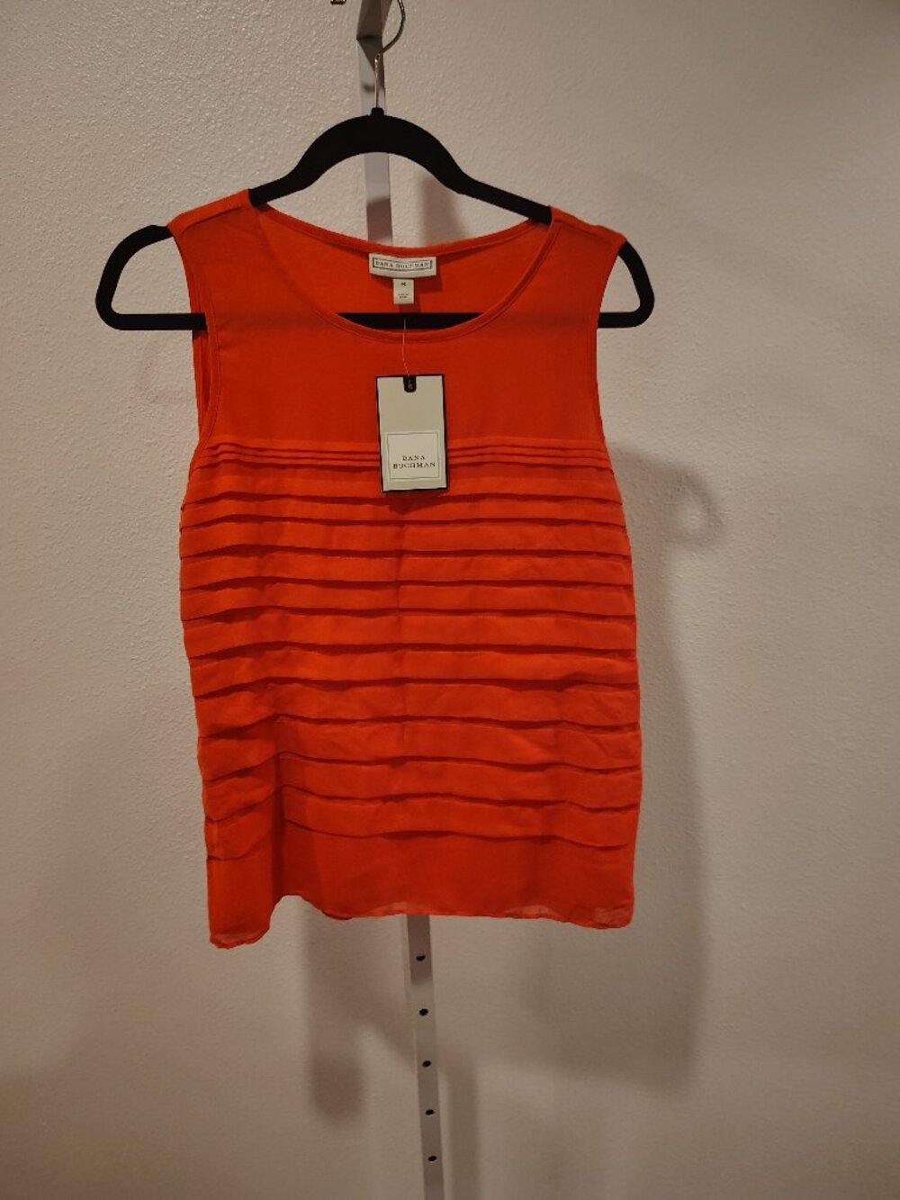 Dana Buchman Women's Tank Top Size Medium NWT Tiered Ruffles Pleats Sleeveless